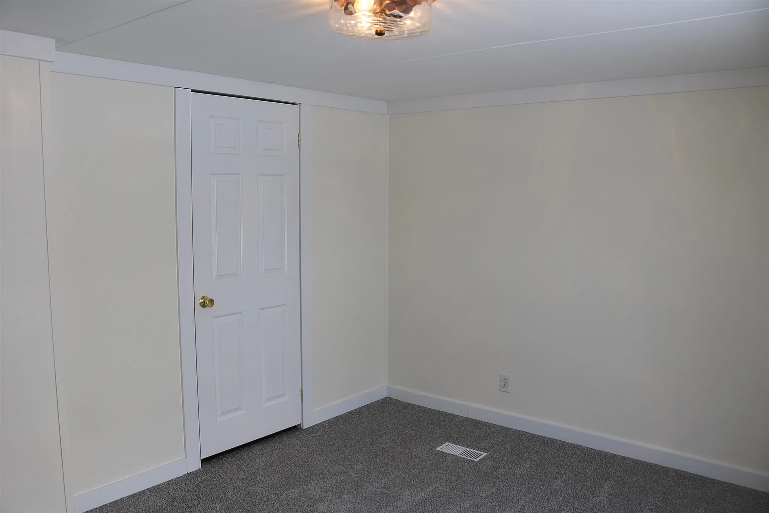 Room with double-door closet